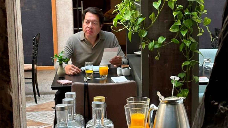 Exhiben fotografías de Mario Delgado vacacionando en Portugal 