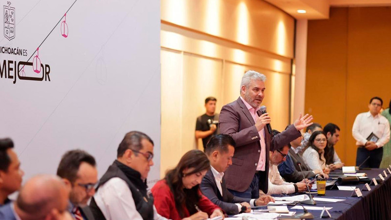 Garantiza Bedolla seguro de vida para rondas comunitarias certificadas de autogobiernos 