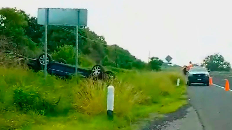 Accidente vehicular en la carretera  Apatzingán-Cuatro Caminos deja un lesionado 