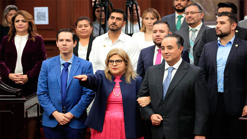 Azucena Marín Correa toma protesta como Magistrada del TAAM 