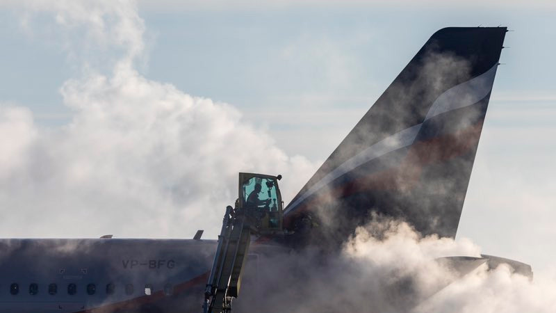 Aerolínea rusa cancela decenas de vuelos; denuncia ciberataque 