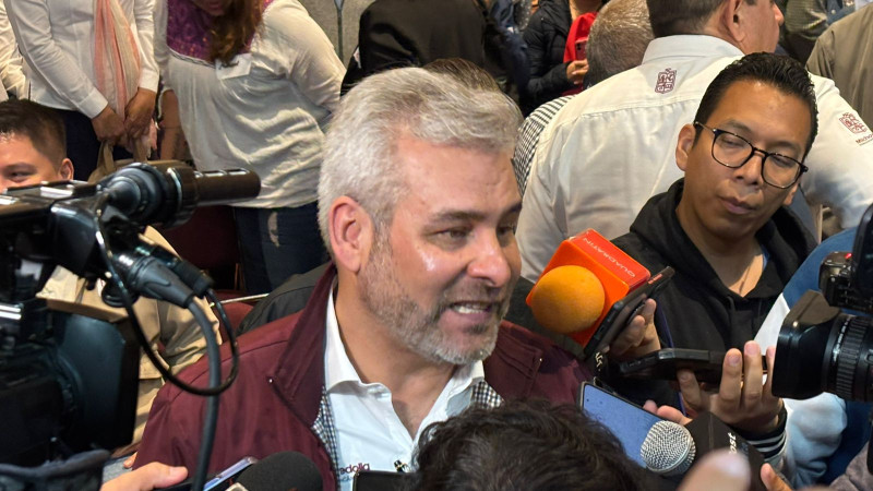 Asegura Bedolla: grupo armado purépecha "es un montaje" 