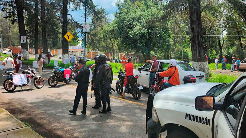 Bloqueo en carretera Pátzcuaro-Morelia; exigen avances en la desaparición de Santiago Ruiz Cruz