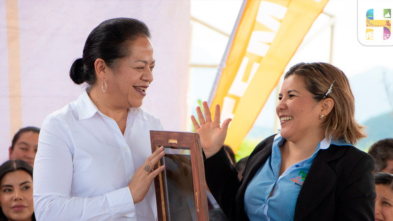 Jeovana Alcántar inauguró un aula y arrancó los trabajos de la fachada y barda perimetral del CECYTE 17 Plantel Ciudad Hidalgo 