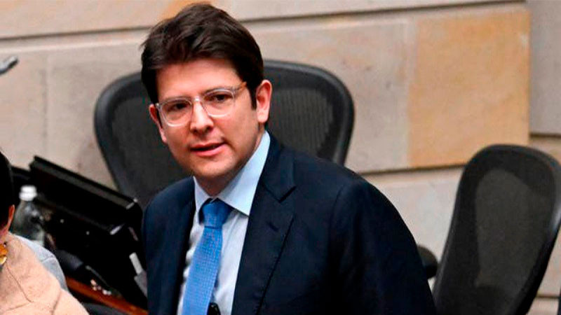 Tras entregarse voluntariamente, menor implicado en atentado al político colombiano Miguel Uribe se fuga 