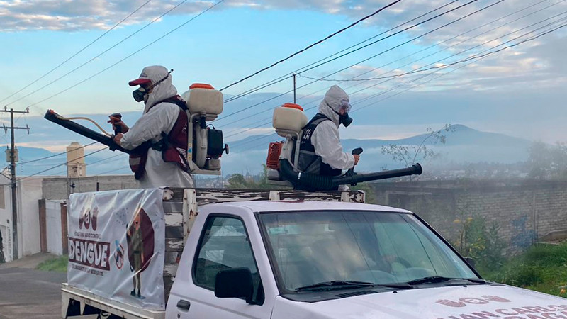 Juan Carlos Barragán continúa con Échale una Mano contra el Dengue para cuidar a las familias de Morelia 