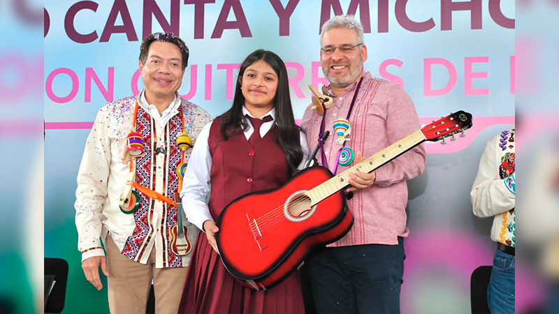 Con entrega de guitarras de Paracho a secundarias se reforzará la producción de artesanos: Bedolla  