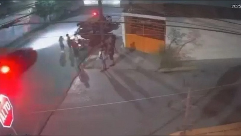 Ataque a quemarropa en Monterrey: sujetos armados disparan contra grupo de jóvenes que convivían en la vía pública 