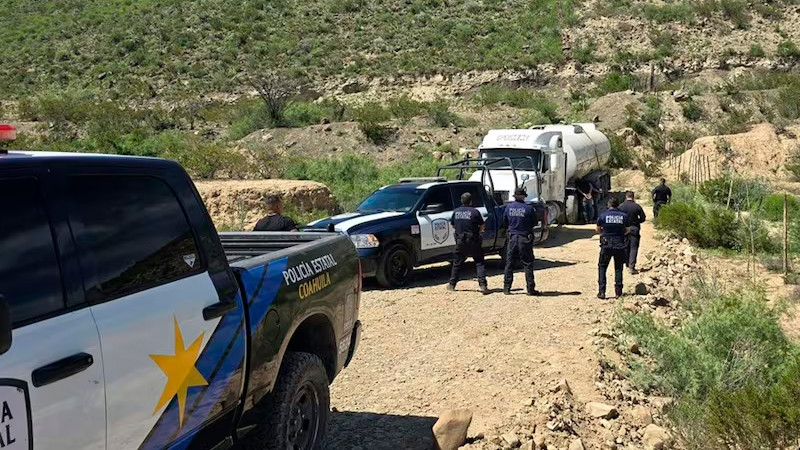 Aseguran 44 mil litros de huachicol y detienen a 5 en flagrancia, en Coahuila 