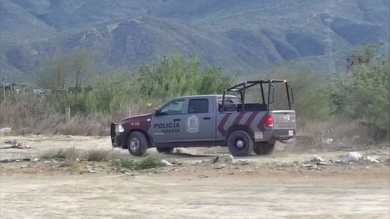 En zona despoblada, hallan cadáver de joven mujer en García, Nuevo León; terminó su vida en un lote baldío 