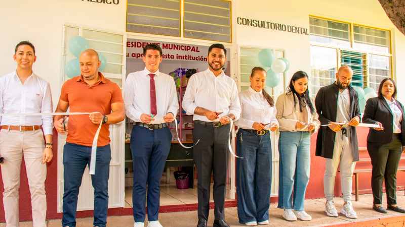 Alexis Velázquez inaugura nuevas instalaciones del consultorio médico y dental del DIF 