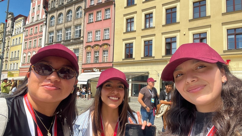 Estudiantes de la UPSRJ se capacitan en Polonia con el apoyo de Beca Embajadores 