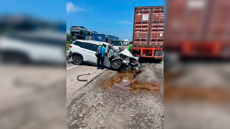 Accidente en la Siglo XXI deja un muerto 
