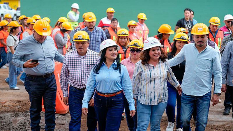 Gladyz Butanda presenta beneficios del teleférico de Uruapan a diputados y alcaldes 