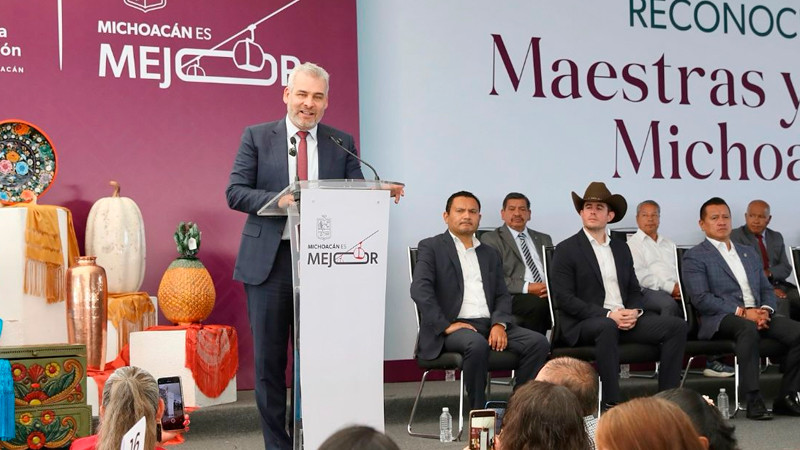 Con los maestros todo; suman más de 90 quincenas de pagos puntuales: Bedolla  