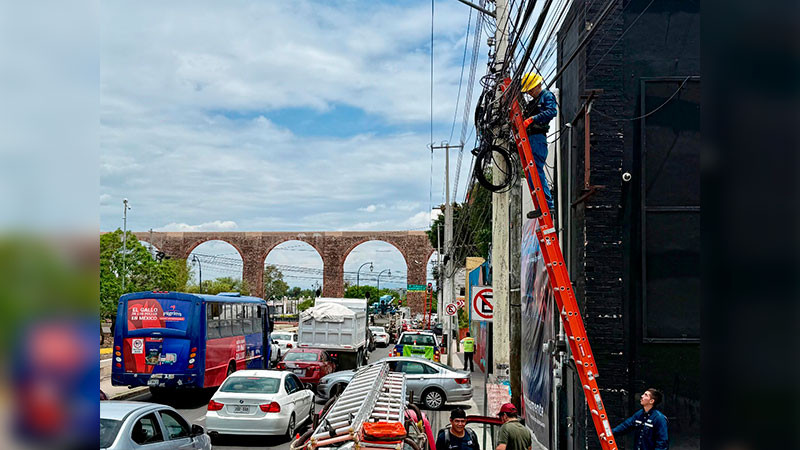 La iniciativa Plan Orden contempla tambien la imagen urbana y el retiro de cables en desuso, pero no sólo es un tema estético, también es seguridad; informó Felifer Macías Olvera 