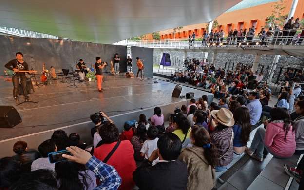 Orquesta Basura cautiva a chicos y grandes con su música e instrumentos reciclados - Foto 0