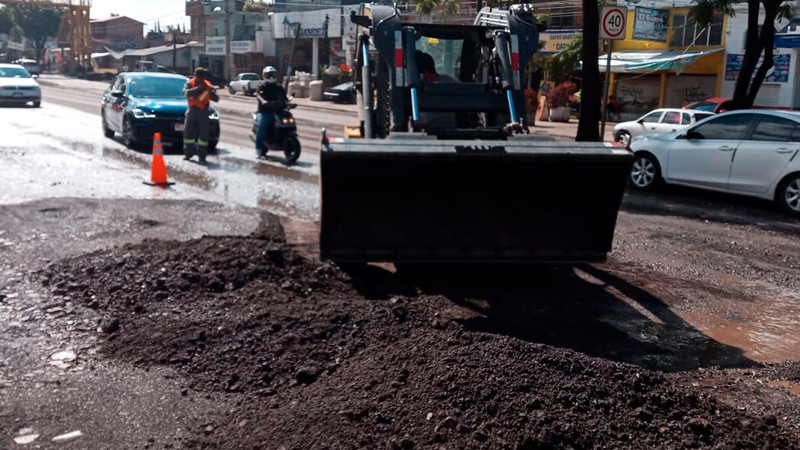 Despliega Secretaría de Servicios Públicos brigadas de limpieza en laterales de salida a Quiroga 