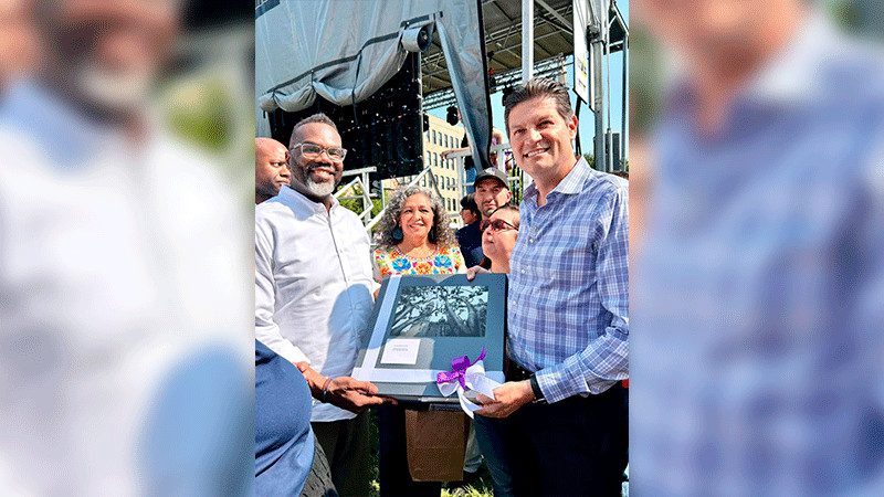 Se reúne Alfonso Martínez con Brandon Johnson, alcalde de Chicago 