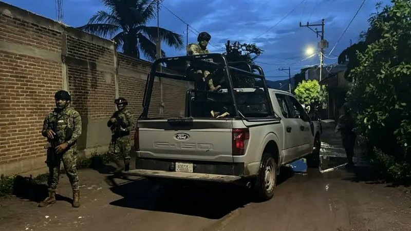 Comando armado irrumpe en Limón de los Ramos, Culiacán; atacan a tiros al menos 6 viviendas 