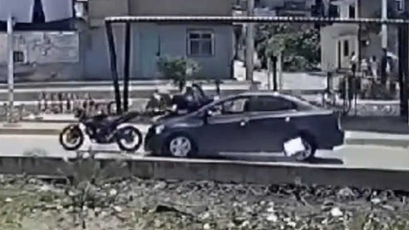 Conductor en estado de ebriedad atropella a motociclistas en Tultitlán, Estado de México; pobladores le dan alcance y lo entregan a las autoridades 