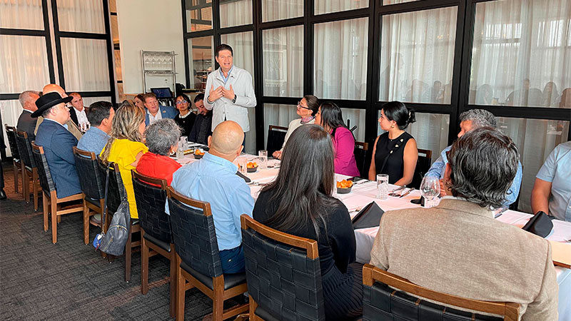 Expone Alfonso Martínez atractivos turísticos y de inversión a empresarios y legisladores de Chicago 