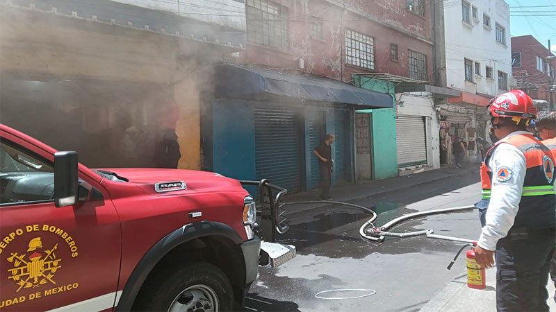 Se incendia bodega de textiles en la colonia Centro de la CDMX 