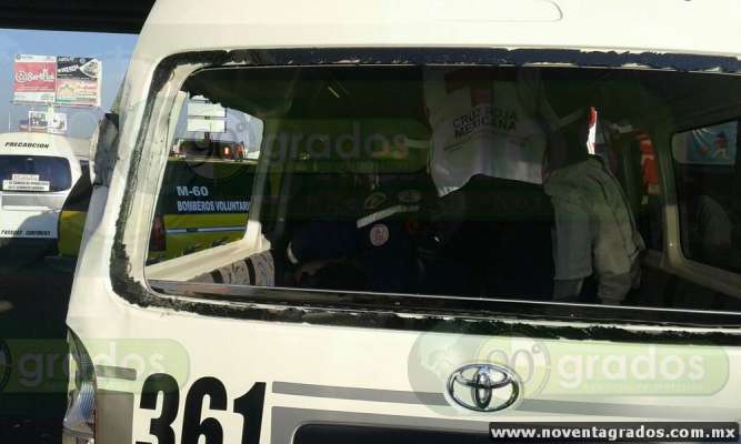 Unidades del servicio de transporte público, involucradas en accidente en Morelia; hay 6 lesionados - Foto 1 