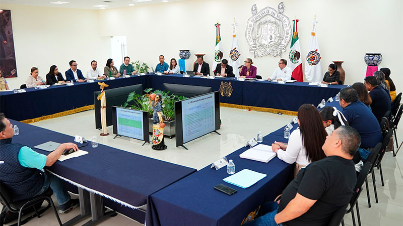 Yarabí Ávila y directivos trazan ruta para reforzar y fortalecer el Bachillerato Nicolaita 