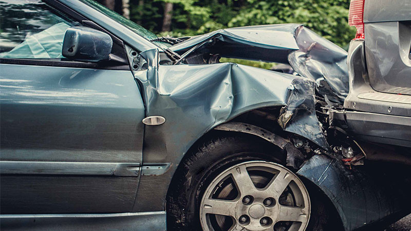Conductora se impacta contra camión de transporte público y pierde la vida en Guadalupe, Nuevo León  
