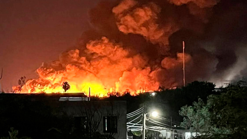 Incendio arrasa planta recicladora en Reynosa, Tamaulipas 