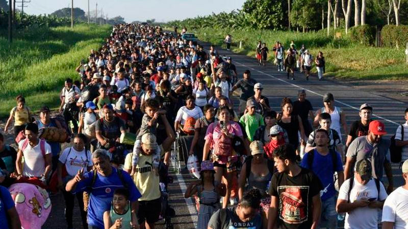 Sale caravana de 300 migrantes desde Chiapas a CDMX 