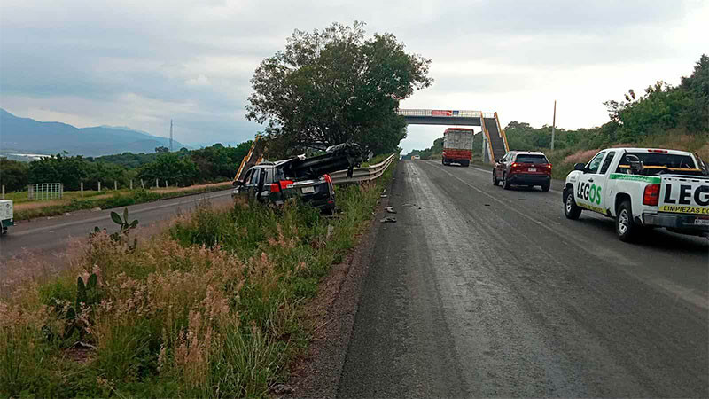 Fallece al accidentarse con su camioneta en la carretera Morelia-Pátzcuaro 