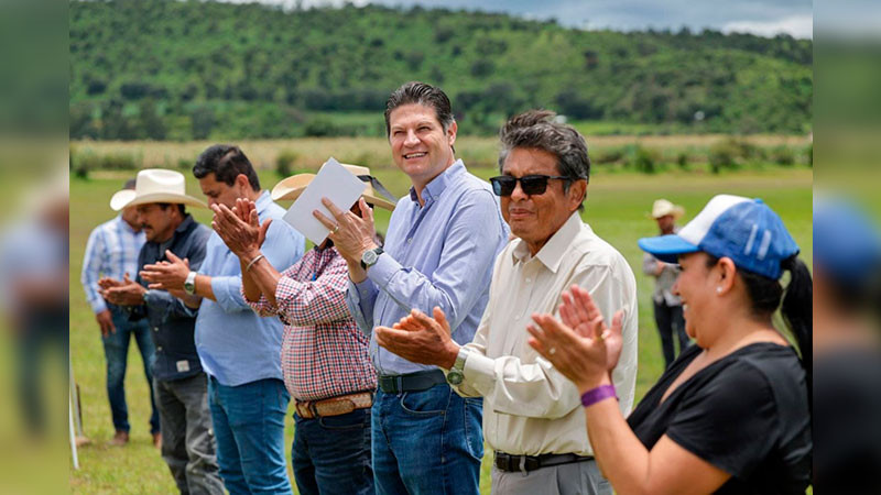 Encabeza Alfonso Martínez siembra de 100 mil ejemplares de tilapia en zona rural 