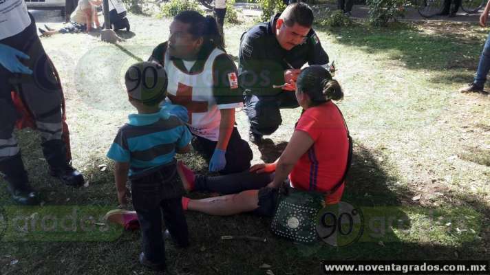Camioneta arrolla a dos mujeres y a un niño en Zamora, Michoacán - Foto 2 