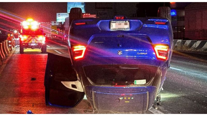 Vuelca auto en la autopista México-Querétaro  