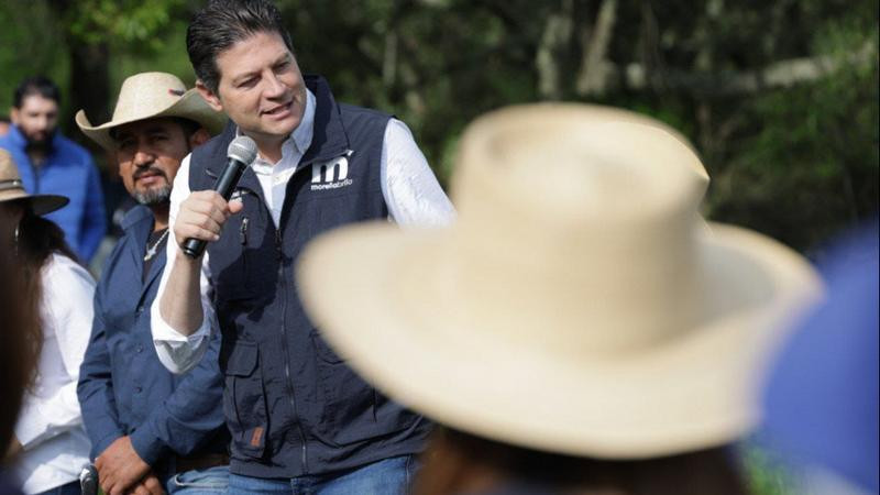 Morelia planta futuro: Alfonso Martínez encabeza jornada de reforestación en Chiquimitío 