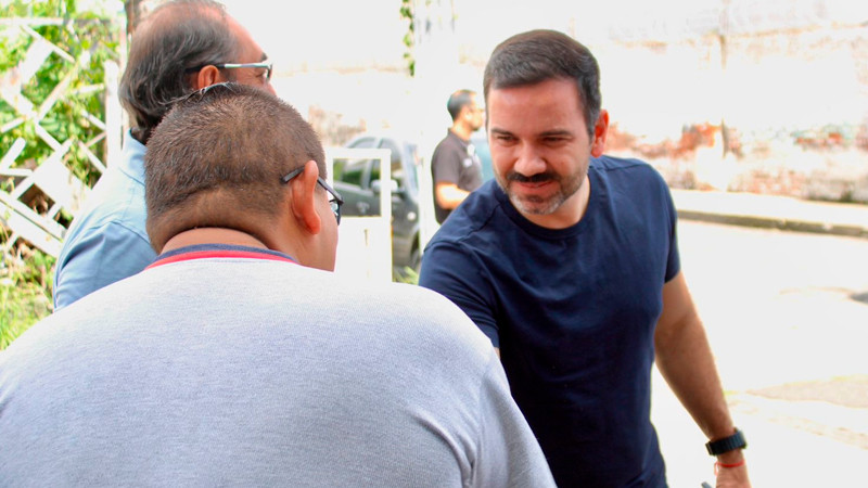 Yankel Benítez se reúne con vecinos de la colonia Industrial para establecer orden en negocios 