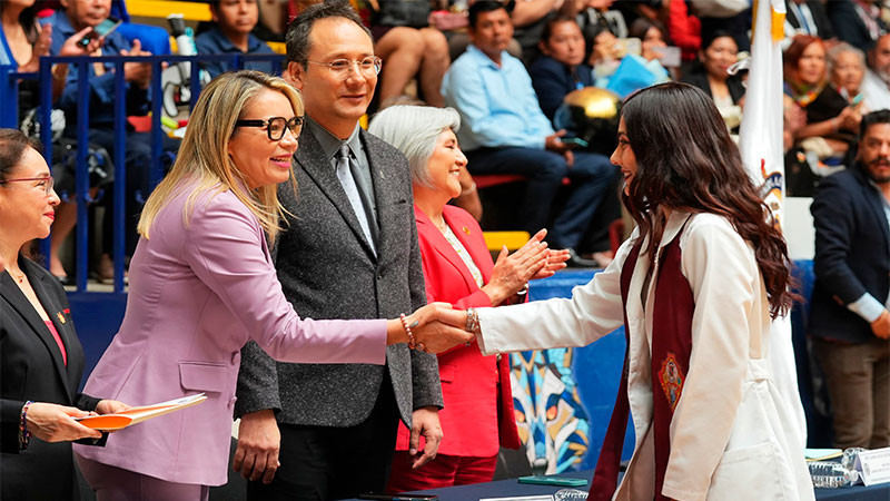 La sociedad requiere profesionistas con altos compromisos éticos: Yarabí Ávila 