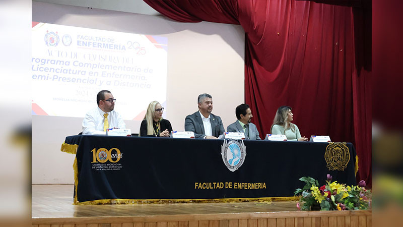 A mantenerse actualizados de manera permanente invitan a graduados de la Licenciatura en Enfermería 