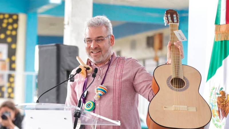 Guitarras de Paracho, instrumentos de paz que reconstruyen el tejido social: Bedolla 