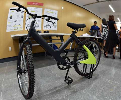 Crean universitarios sistema de préstamo de bicicletas por teléfono móvil 
