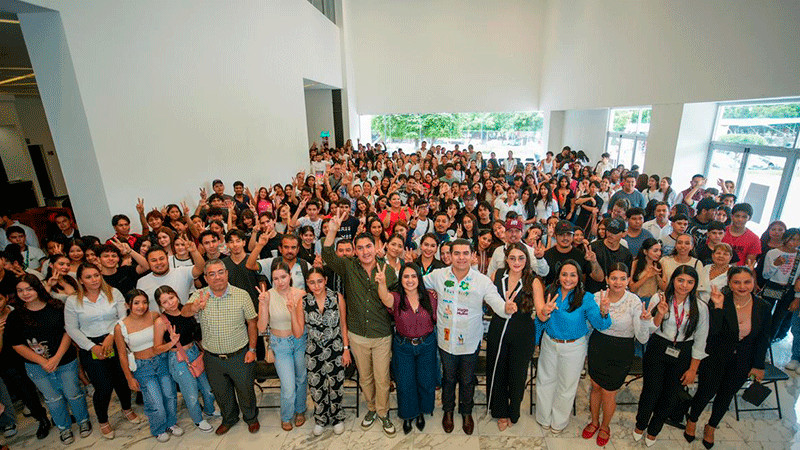 Gladyz Butanda presenta Plan de Movilidad a jóvenes de Apatzingán 