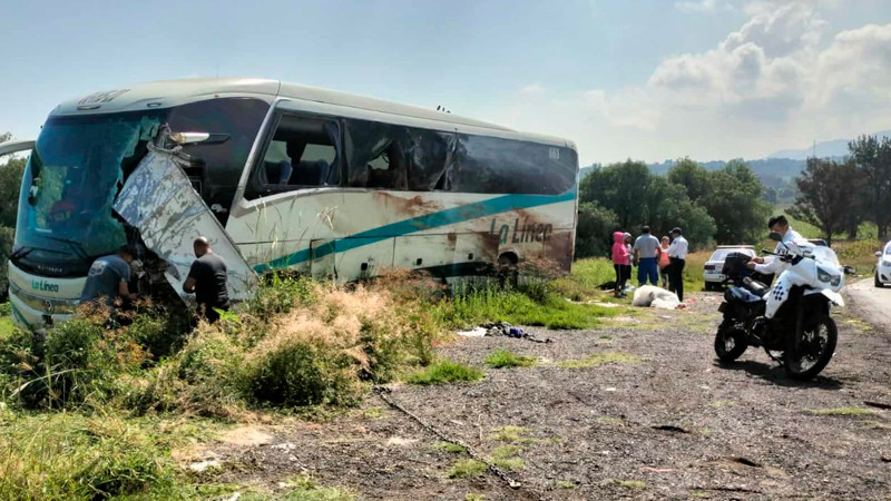 Michoacán: Choque en la Morelia-Charo deja tres heridos 