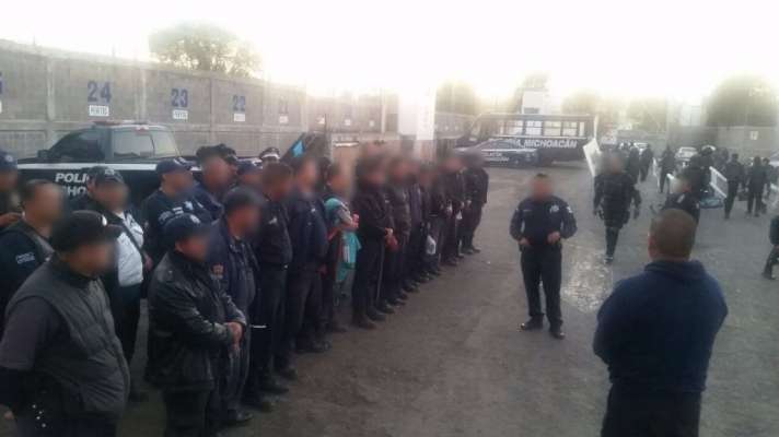 Regresan a sus funciones policías de Jiquilpan, Michoacán 