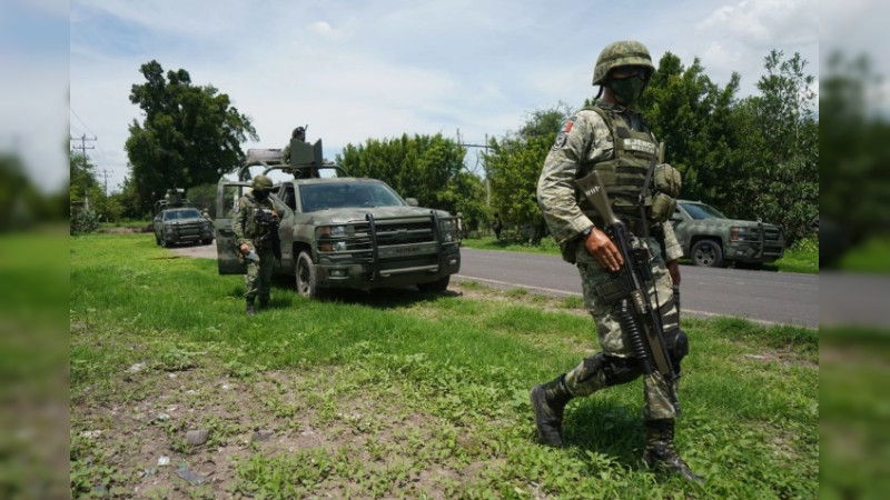 De nueva cuenta colocan mantas contra mandos militares en Apatzingán, Michoacán 