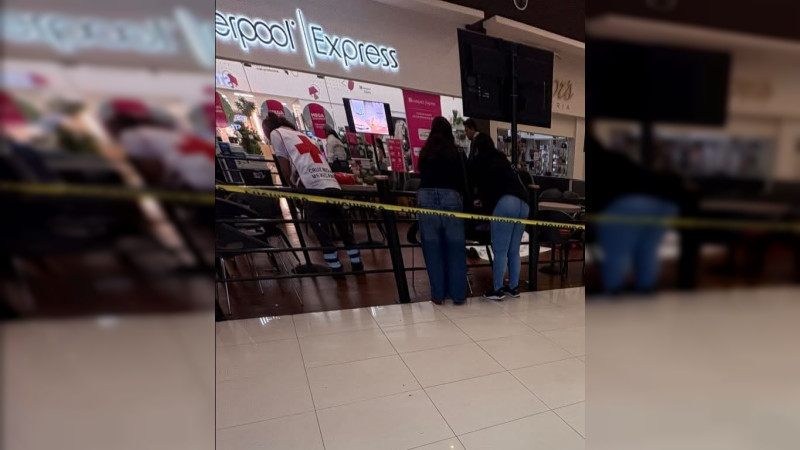 Muere hombre de 74 años por aparente infarto en Plaza Las Américas de Lázaro Cárdenas, Michoacán  