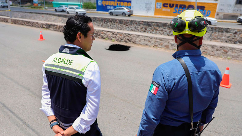 Tras las intensas lluvias se registró un hundimiento de tierra, el cual ya esta siendo atendido por personal del municipio y del Estado; confirmó Chepe Guerrero Trápala  