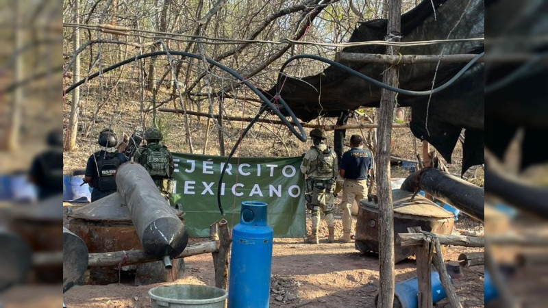 Ejército Mexicano desmantela laboratorio clandestino en Turicato, Michoacán,  con más de 14 toneladas de químicos 