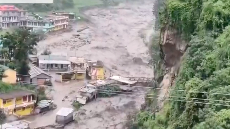 Lluvias torrenciales e inundaciones en India y Pakistán dejan al menos 200 muertos 